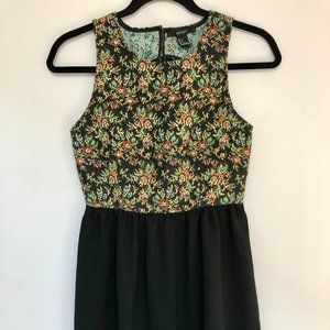 Embroidered dress with keyhole back